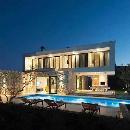 Vila Vila “The House”